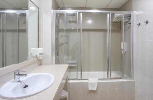 Habitación triple 3 camas individuales Normal del hotel Panorama and Spa. Foto 5