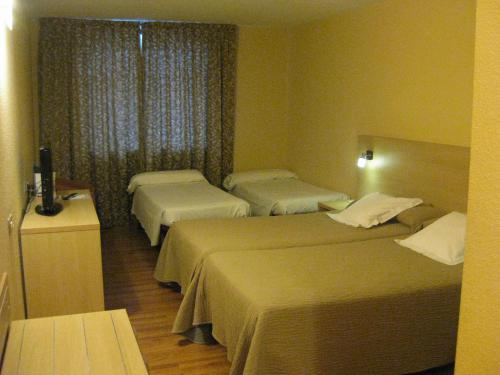 Habitación Cuádruple con vistas a la montaña y acceso al spa del hotel Panorama and Spa. Foto 3