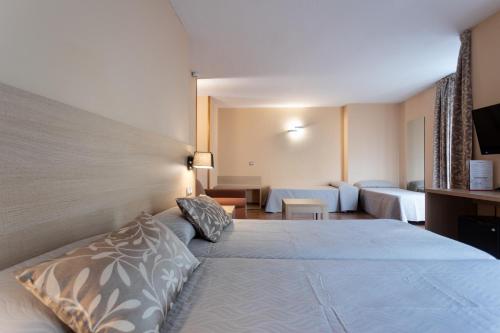 Habitación Cuádruple con acceso al spa del hotel Panorama and Spa. Foto 9