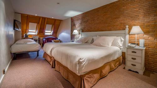 Habitación Triple Superior del hotel Roc Blanc and Spa. Foto 1