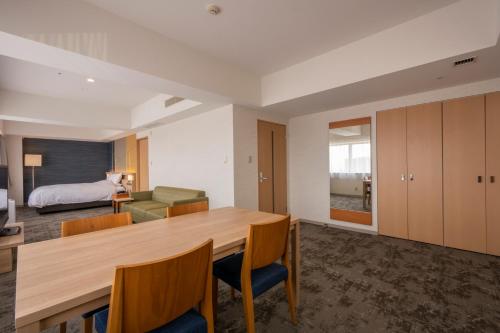 Suite de lujo con cama extragrande - No fumadores del hotel Kanazawa. Foto 6