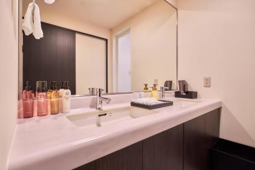 Suite de lujo con cama extragrande - No fumadores del hotel Kanazawa. Foto 11