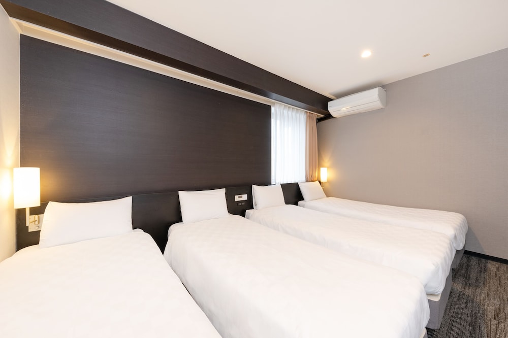 Habitación Cuádruple Superior del hotel The OneFive Osaka Namba Dotonbori. Foto 1