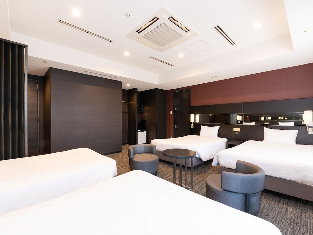 Habitación Cuádruple Deluxe del hotel The OneFive Osaka Namba Dotonbori. Foto 2