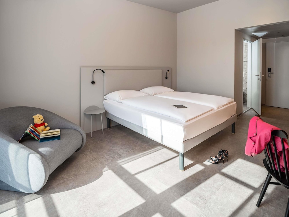 Habitación Superior con cama doble del hotel Ibis Styles Graz Messe. Foto 9