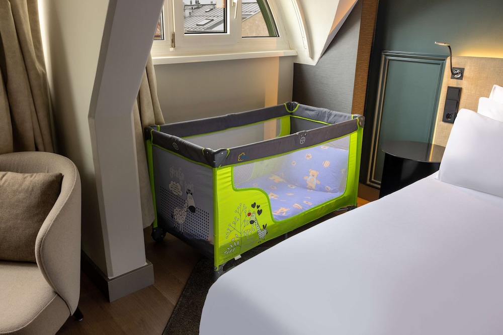 Habitación familiar (2Adults + 2Children) del hotel NH Collection Salzburg City. Foto 3