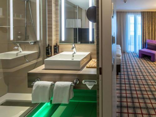 Habitación Doble Deluxe del hotel Mercure Salzburg City. Foto 2