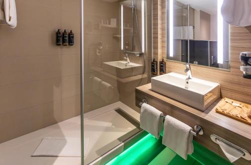 Habitación Doble Deluxe del hotel Mercure Salzburg City. Foto 7