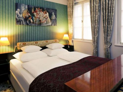 Habitación Privilege con cama extragrande del hotel Grand Mercure Biedermeier Wien