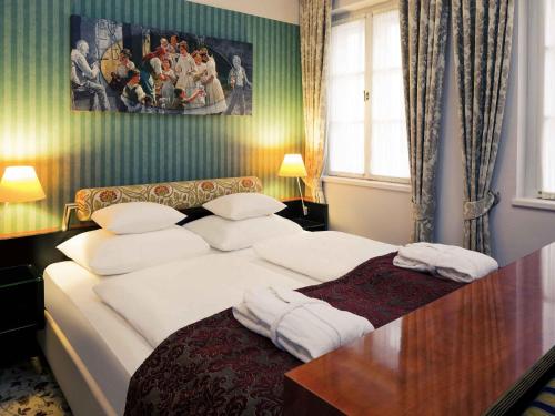 Habitación Privilege con cama extragrande del hotel Grand Mercure Biedermeier Wien. Foto 2