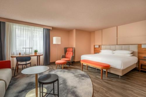 Suite Junior con cama extragrande y acceso al club lounge M del hotel Vienna Marriott. Foto 2