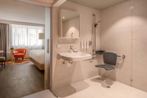 Habitación Deluxe con cama extragrande del hotel Vienna Marriott. Foto 7
