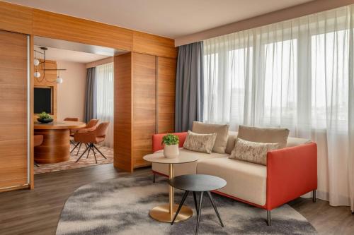Suite Park de 1 dormitorio con cama extragrande y acceso al club lounge M del hotel Vienna Marriott