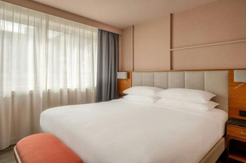 Suite Park de 1 dormitorio con cama extragrande y acceso al club lounge M del hotel Vienna Marriott. Foto 3