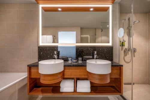 Suite Park de 1 dormitorio con cama extragrande y acceso al club lounge M del hotel Vienna Marriott. Foto 4
