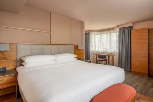 Suite Ejecutiva, acceso al salón M Club del hotel Vienna Marriott. Foto 1