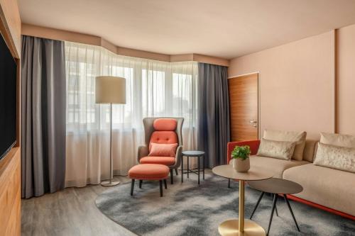 Suite Ejecutiva, acceso al salón M Club del hotel Vienna Marriott. Foto 3