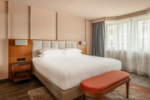 Suite Ejecutiva, acceso al salón M Club del hotel Vienna Marriott. Foto 4