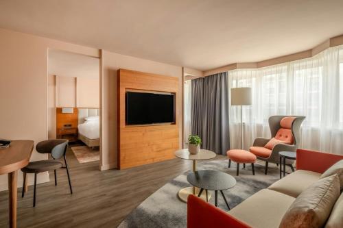 Suite Ejecutiva, acceso al salón M Club del hotel Vienna Marriott. Foto 5