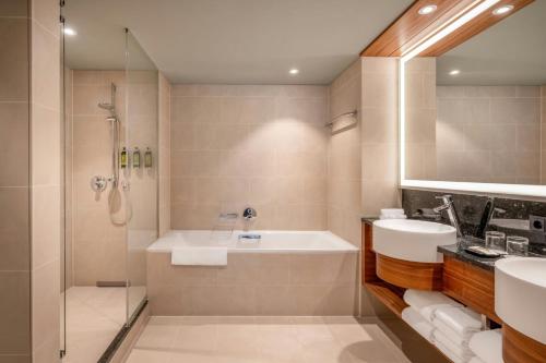 Suite Ejecutiva, acceso al salón M Club del hotel Vienna Marriott. Foto 6