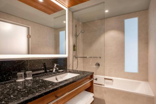 Habitación Doble Executive con acceso al club lounge M - 2 camas dobles del hotel Vienna Marriott. Foto 4