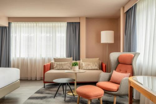 Suite Junior con 2 camas dobles y acceso al club lounge M del hotel Vienna Marriott. Foto 1