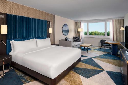 Habitación frente al mar con sofá cama - 1 cama extragrande del hotel Hilton Vienna Danube Waterfront. Foto 3