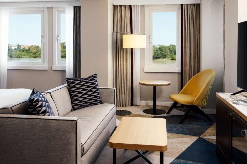Suite - Cama extragrande - Frente al agua del hotel Hilton Vienna Danube Waterfront