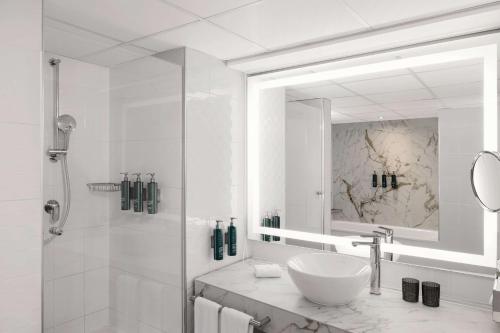 Suite - Cama extragrande - Frente al agua del hotel Hilton Vienna Danube Waterfront. Foto 4