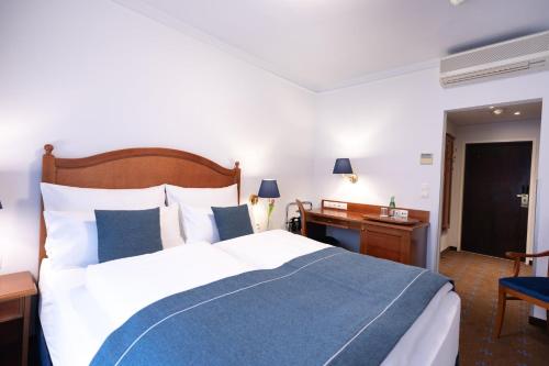 Standard King Room with Vienna City View del hotel Garner Vienna - Prinz Eugen by IHG. Foto 1