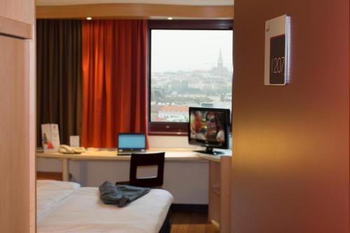 Habitación Doble Estándar - 2 camas del hotel Ibis Wien Mariahilf. Foto 7