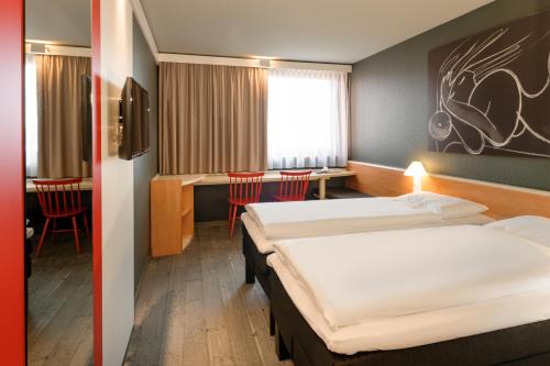 Habitación Doble Estándar - 2 camas del hotel Ibis Wien Mariahilf. Foto 8