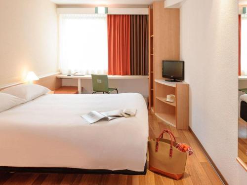 Habitación Doble Estándar del hotel Ibis Wien Mariahilf. Foto 4