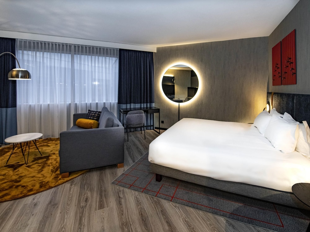 Estudio Superior con 1 cama King Size y 1 sofá del hotel Mercure Antwerp City South