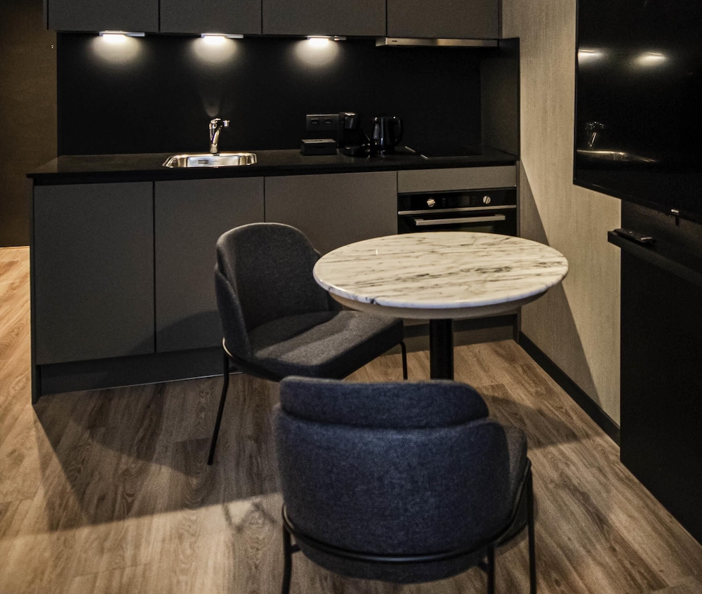 Estudio Superior con 1 cama King Size y 1 sofá del hotel Mercure Antwerp City South. Foto 2