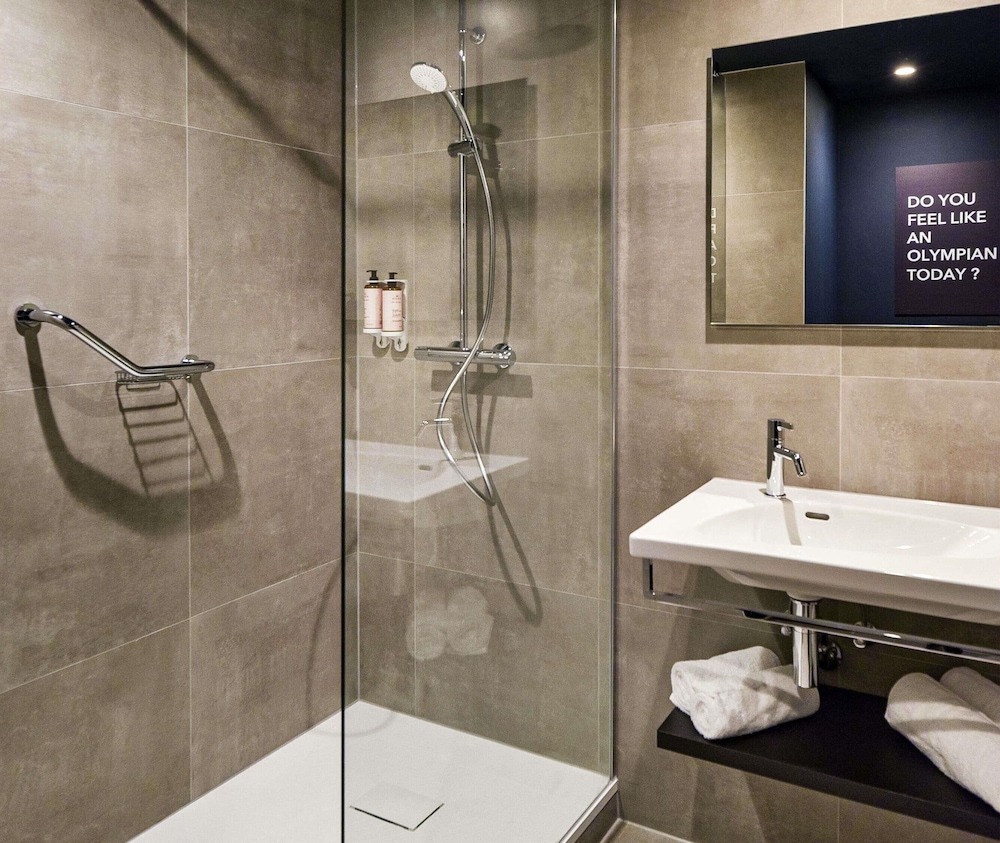 Estudio Superior con 1 cama King Size y 1 sofá del hotel Mercure Antwerp City South. Foto 3