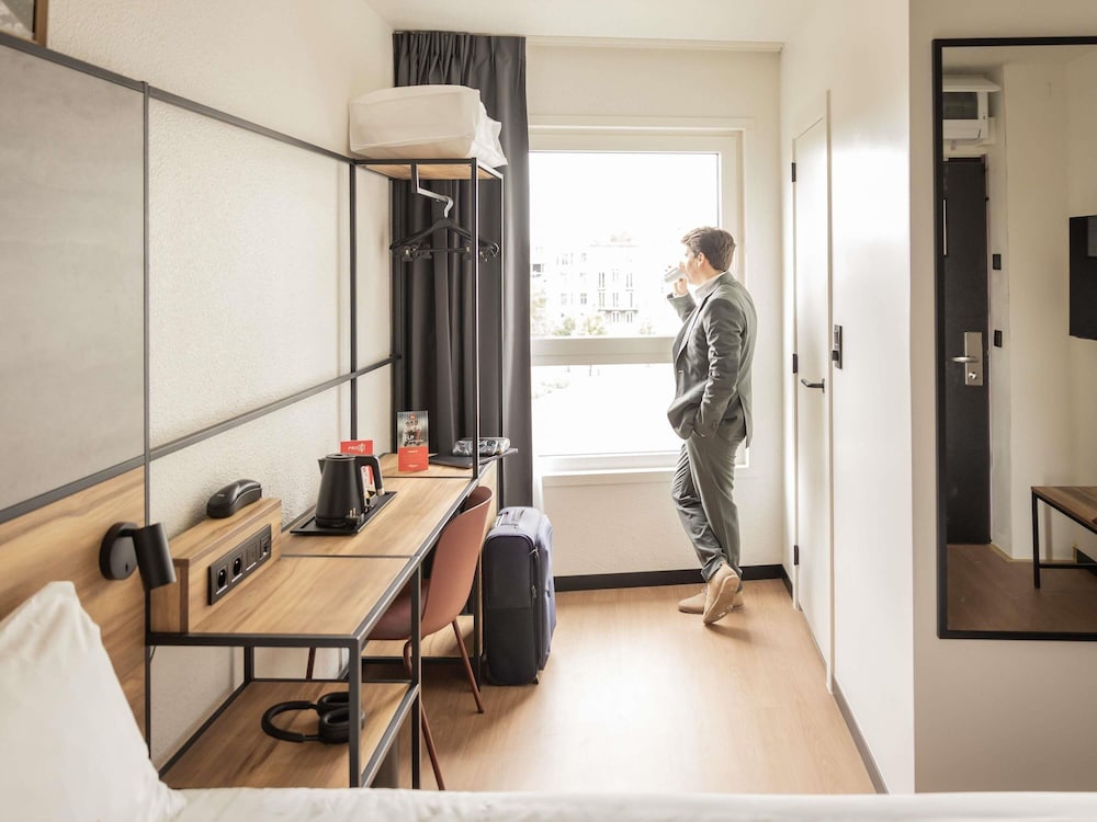 Habitación Superior con 1 cama de matrimonio del hotel Ibis Antwerpen Centrum. Foto 3