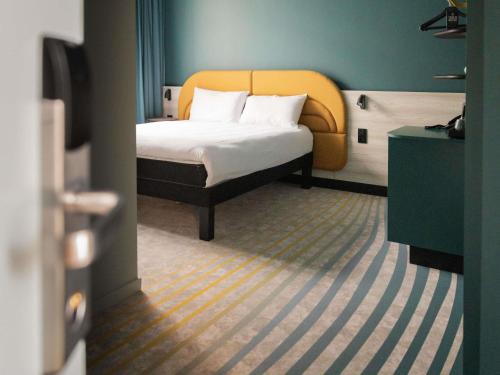 Habitación Doble Deluxe adaptada para personas con discapacidad del hotel ibis Styles Brugge Centrum. Foto 2