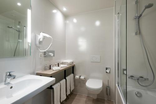 Habitación Doble Confort con baño - 2 camas del hotel Martin's Brugge. Foto 3