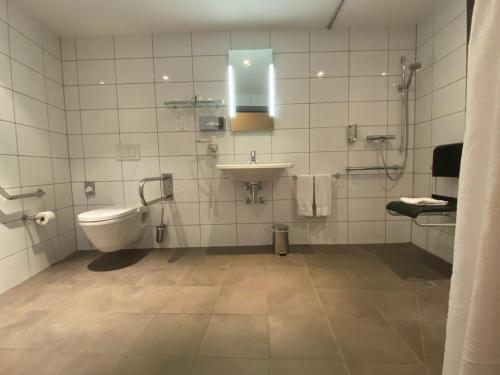 Habitación Doble adaptada para personas con movilidad reducida del hotel Martin's Brugge. Foto 5