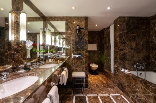 Suite Real del hotel Warwick Brussels. Foto 3