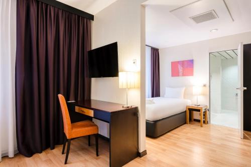 Habitación Triple Estándar del hotel A&O Brussels Centrum. Foto 2