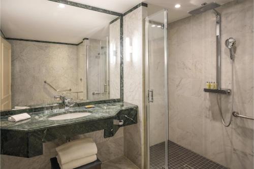 Habitación con cama extragrande - Adaptada para personas de movilidad reducida del hotel Hilton Brussels Grand Place