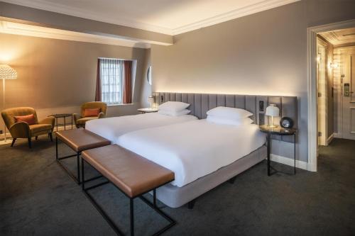 Suite Junior Doble con acceso al salón - 2 camas del hotel Hilton Brussels Grand Place