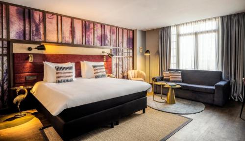 Habitación Premium con cama extragrande y sofá cama del hotel Indigo Brussels - City, An Ihg