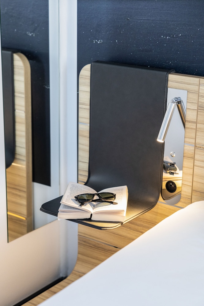 Habitación superior, 1 cama doble del hotel Novotel Brussels Off Grand Place. Foto 3