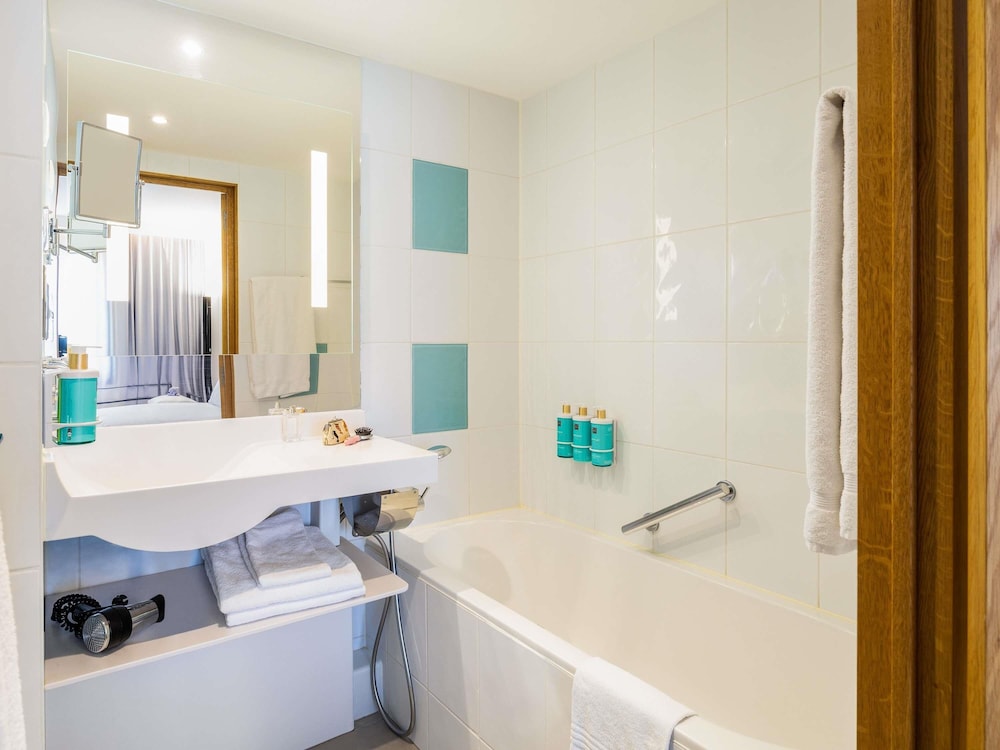 Habitación superior, 1 cama doble del hotel Novotel Brussels Off Grand Place. Foto 8