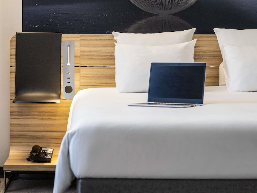 Suite ejecutiva, 1 cama de matrimonio grande del hotel Novotel Brussels Off Grand Place. Foto 2