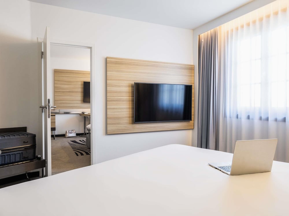 Suite ejecutiva, 1 cama de matrimonio grande del hotel Novotel Brussels Off Grand Place. Foto 15