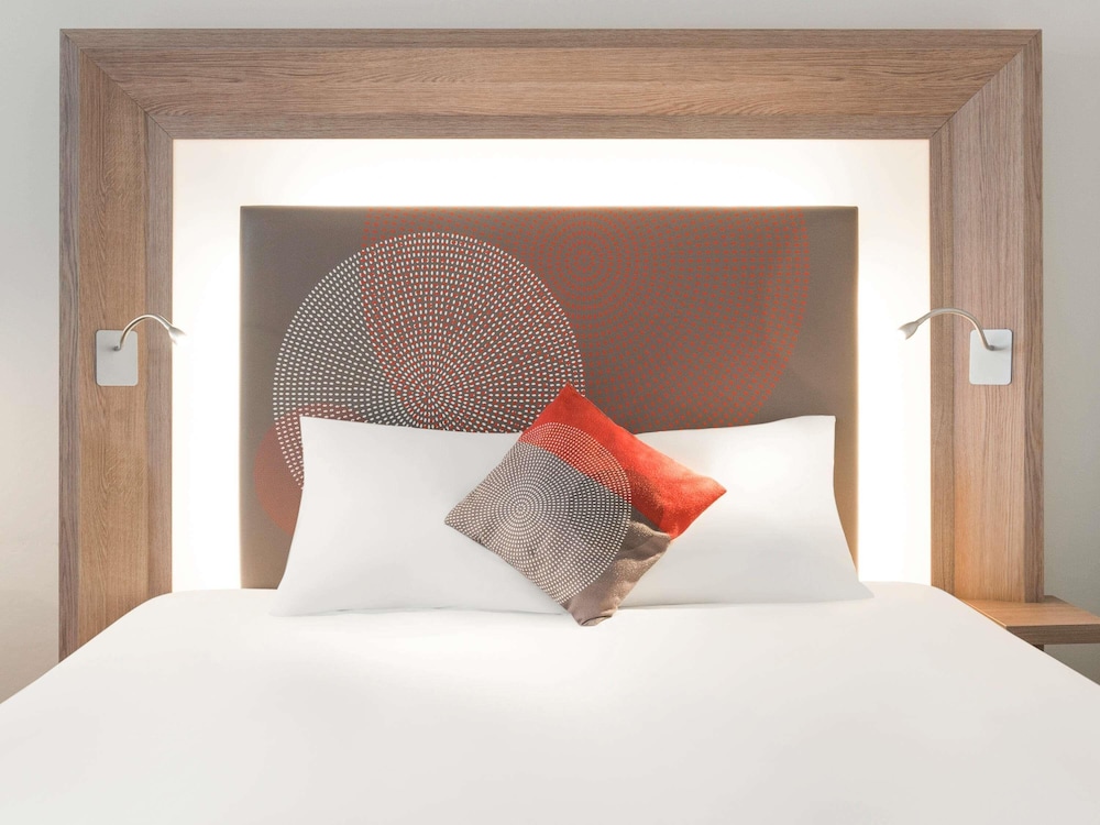 Habitación superior (1 Double Bed with 2 Single Sofa Beds) del hotel Novotel Brussels Off Grand Place. Foto 15